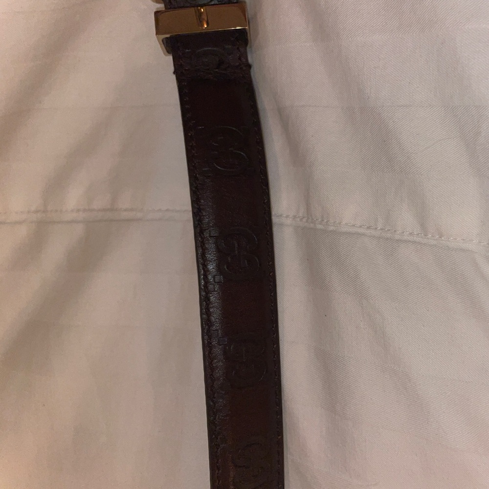 Womens Gucci belt. Good condition, minimal scratches on gold - Picture 3 of 3